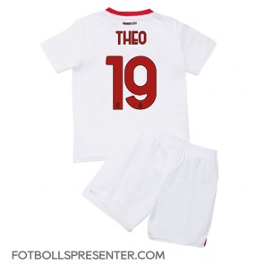 AC Milan Theo Hernandez #19 Bortatröja Barn 2022-23 Kortärmad (+ korta byxor)